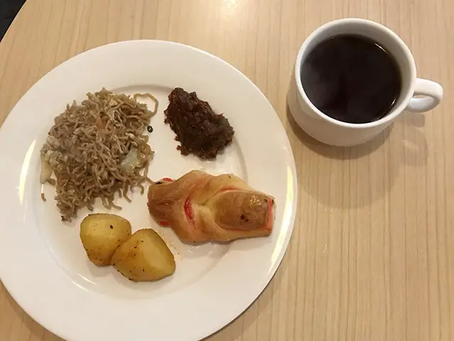 Eat breakfast at the Imperial Riverbank Hotel