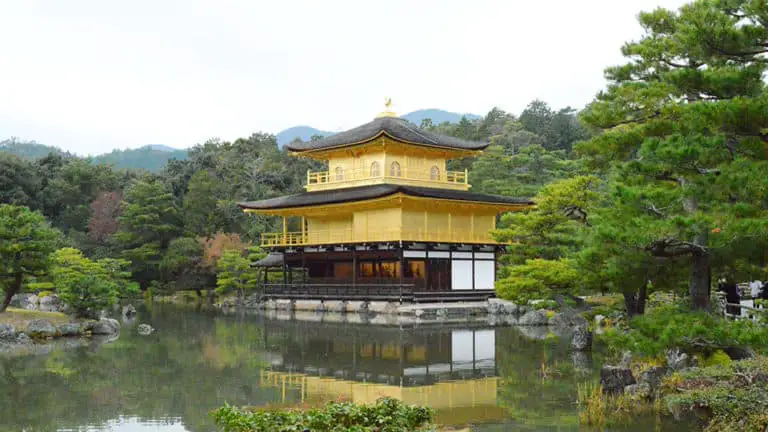 Visit the golden pavilion Kyoto
