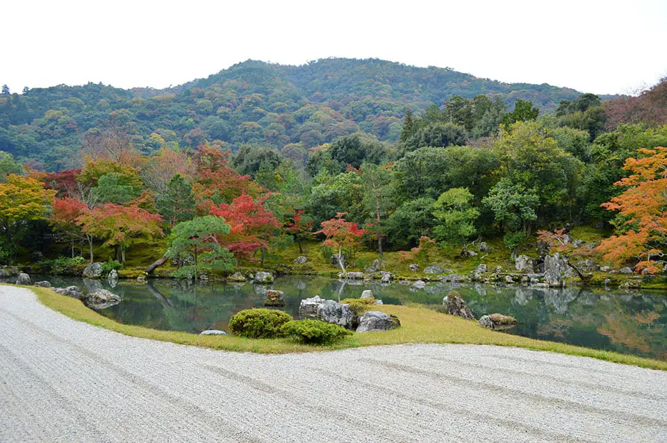See the amazing zen garden at Tenryuji Temple Arashiyama